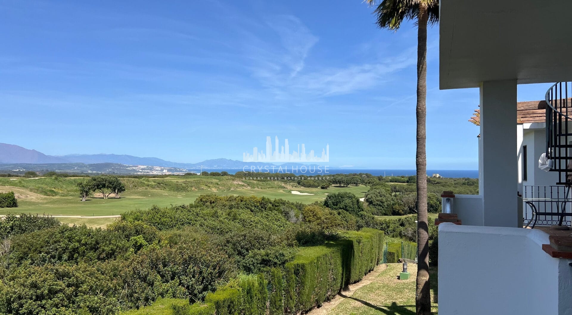 Frontline golf ground-floor apartment with stunning views in La Alcaidesa, near Sotogrande, Cadiz