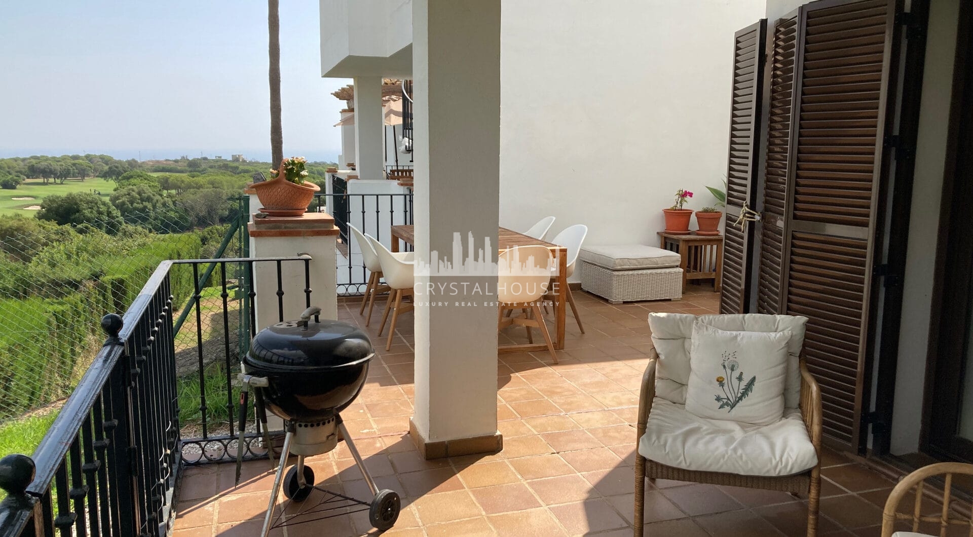 Frontline golf ground-floor apartment with stunning views in La Alcaidesa, near Sotogrande, Cadiz