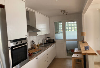 Frontline golf ground-floor apartment with stunning views in La Alcaidesa, near Sotogrande, Cadiz