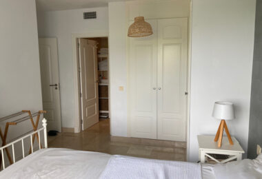 Frontline golf ground-floor apartment with stunning views in La Alcaidesa, near Sotogrande, Cadiz