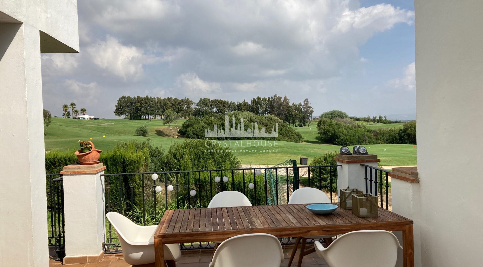Frontline golf ground-floor apartment with stunning views in La Alcaidesa, near Sotogrande, Cadiz