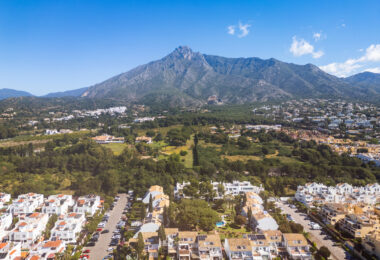 Spacious Townhouse in Oasis de Nagüeles with 4 Bedrooms and Garage – Potential for 5th Bedroom