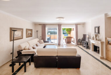 Spacious Townhouse in Oasis de Nagüeles with 4 Bedrooms and Garage – Potential for 5th Bedroom