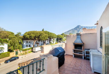 Spacious Townhouse in Oasis de Nagüeles with 4 Bedrooms and Garage – Potential for 5th Bedroom