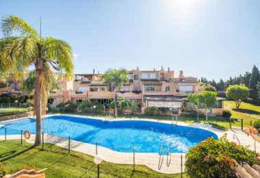 Spacious Townhouse in Oasis de Nagüeles with 4 Bedrooms and Garage – Potential for 5th Bedroom