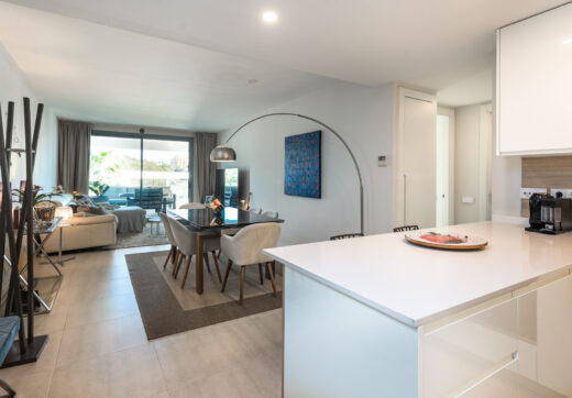 Brand New Modern Apartment with Top Amenities in Selwo Estepona