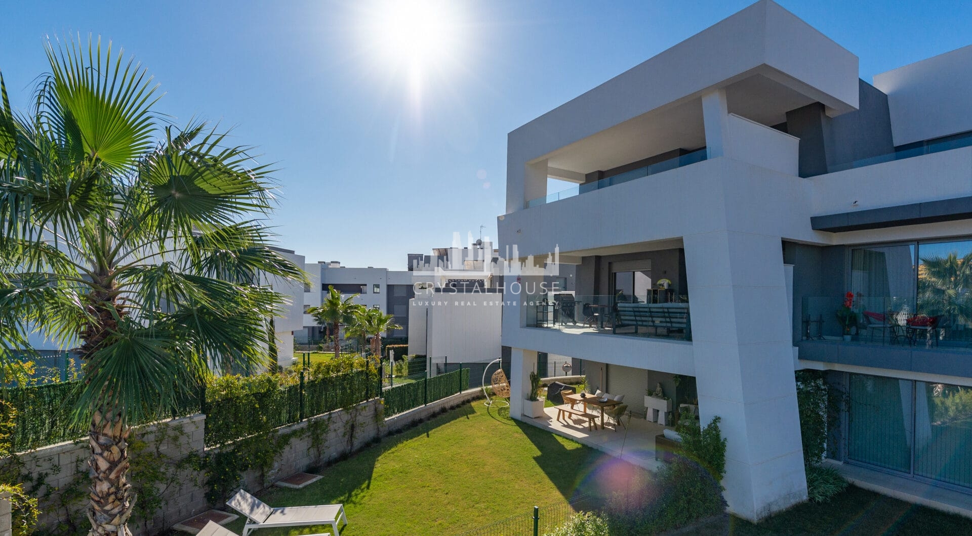 Brand New Modern Apartment with Top Amenities in Selwo Estepona
