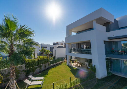 Brand New Modern Apartment with Top Amenities in Selwo Estepona