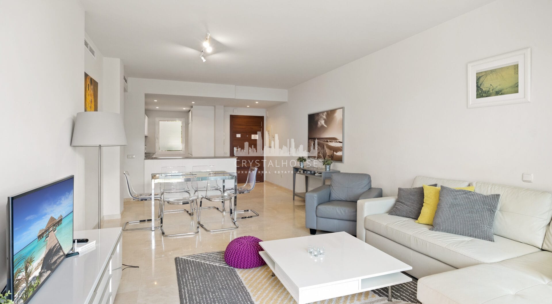 Cozy ground floor apartment with views of the gardens and mountains