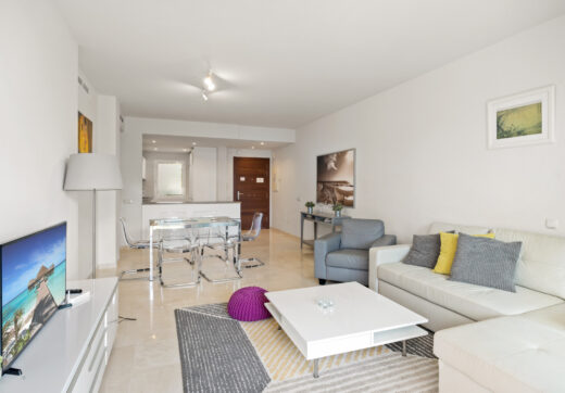 Cozy ground floor apartment with views of the gardens and mountains