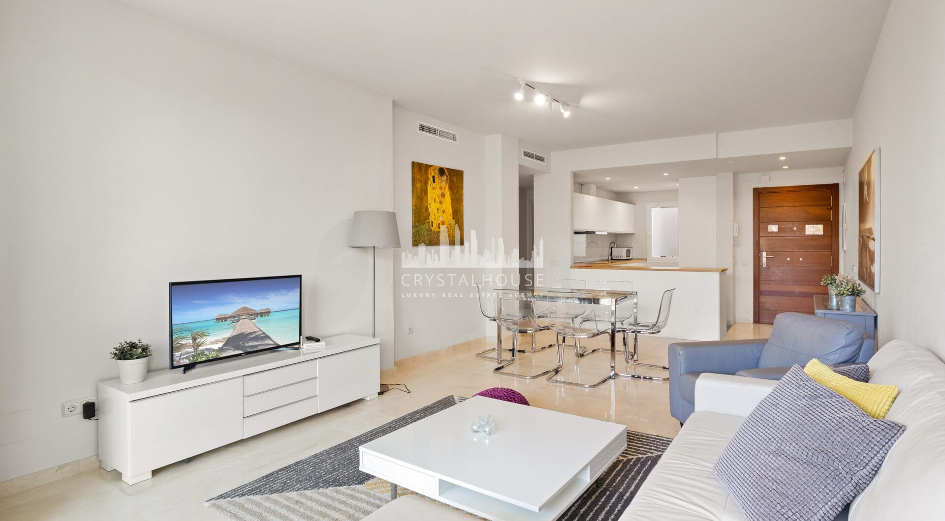 Cozy ground floor apartment with views of the gardens and mountains