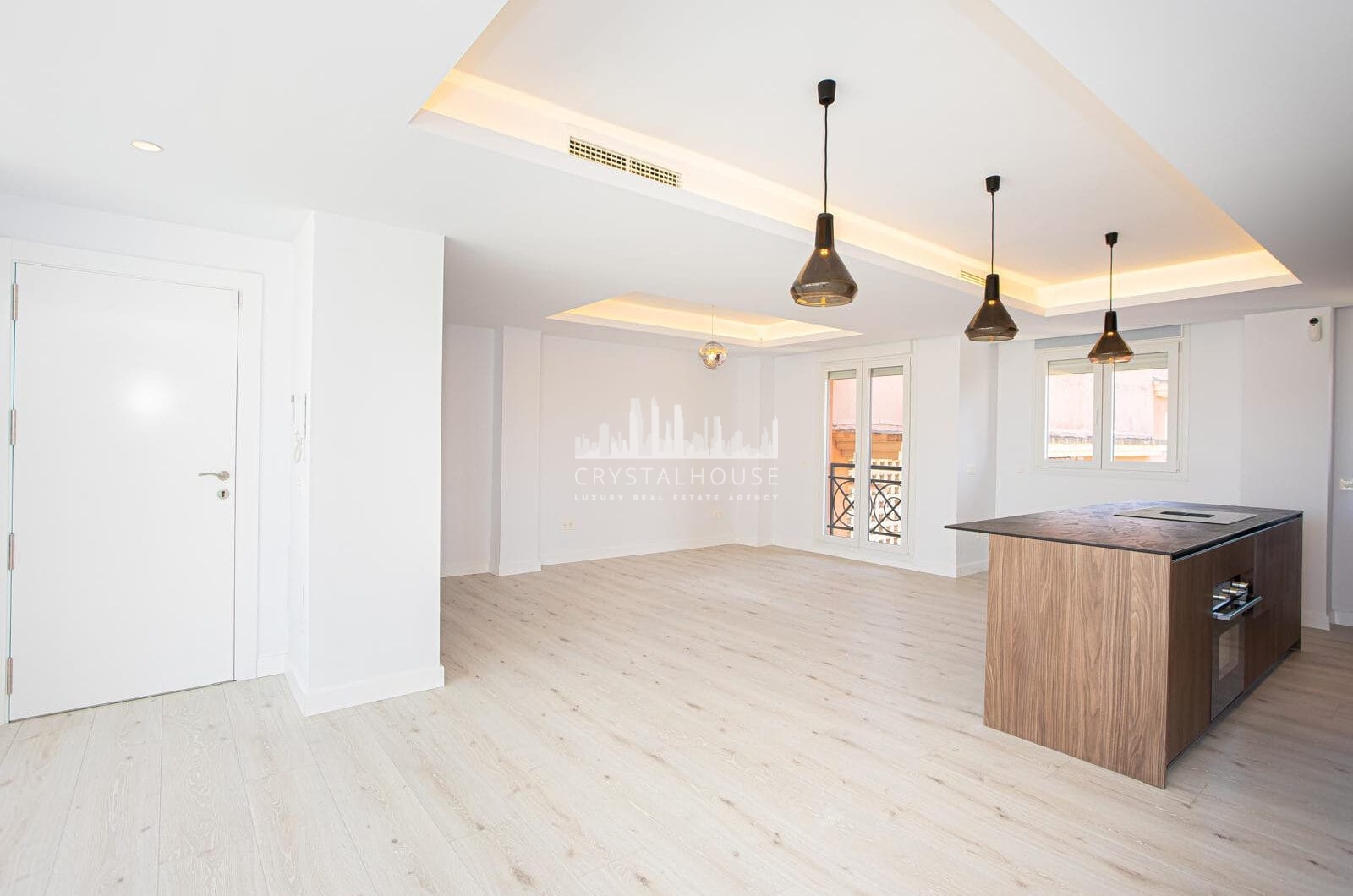 Renovated apartment with terrace and views, minutes from the beach in San Pedro.