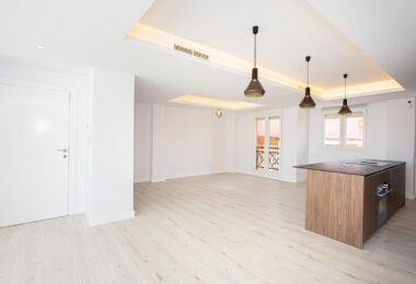 Renovated apartment with terrace and views, minutes from the beach in San Pedro.