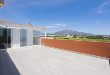 Renovated apartment with terrace and views, minutes from the beach in San Pedro.