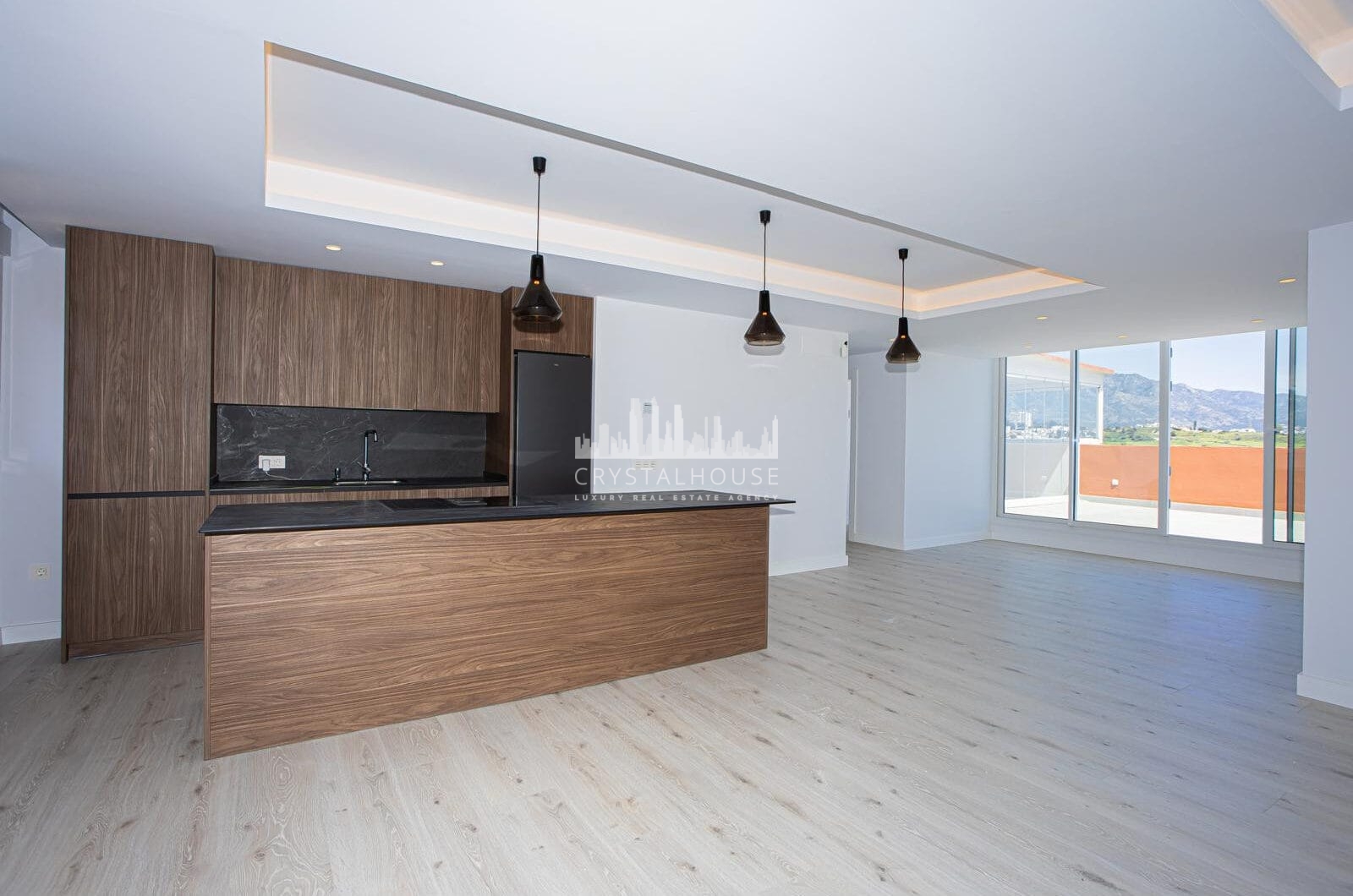 Renovated apartment with terrace and views, minutes from the beach in San Pedro.