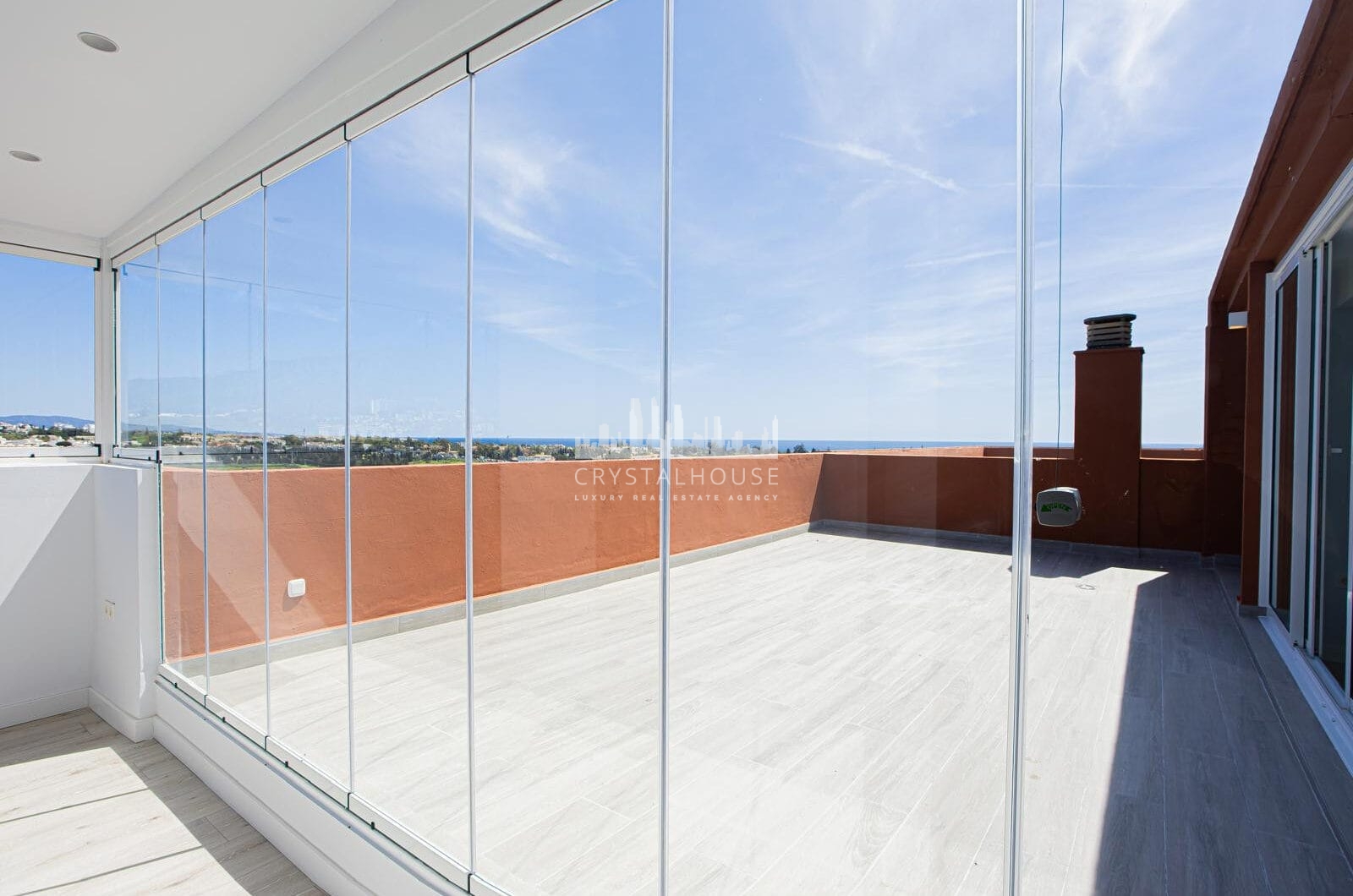 Renovated apartment with terrace and views, minutes from the beach in San Pedro.