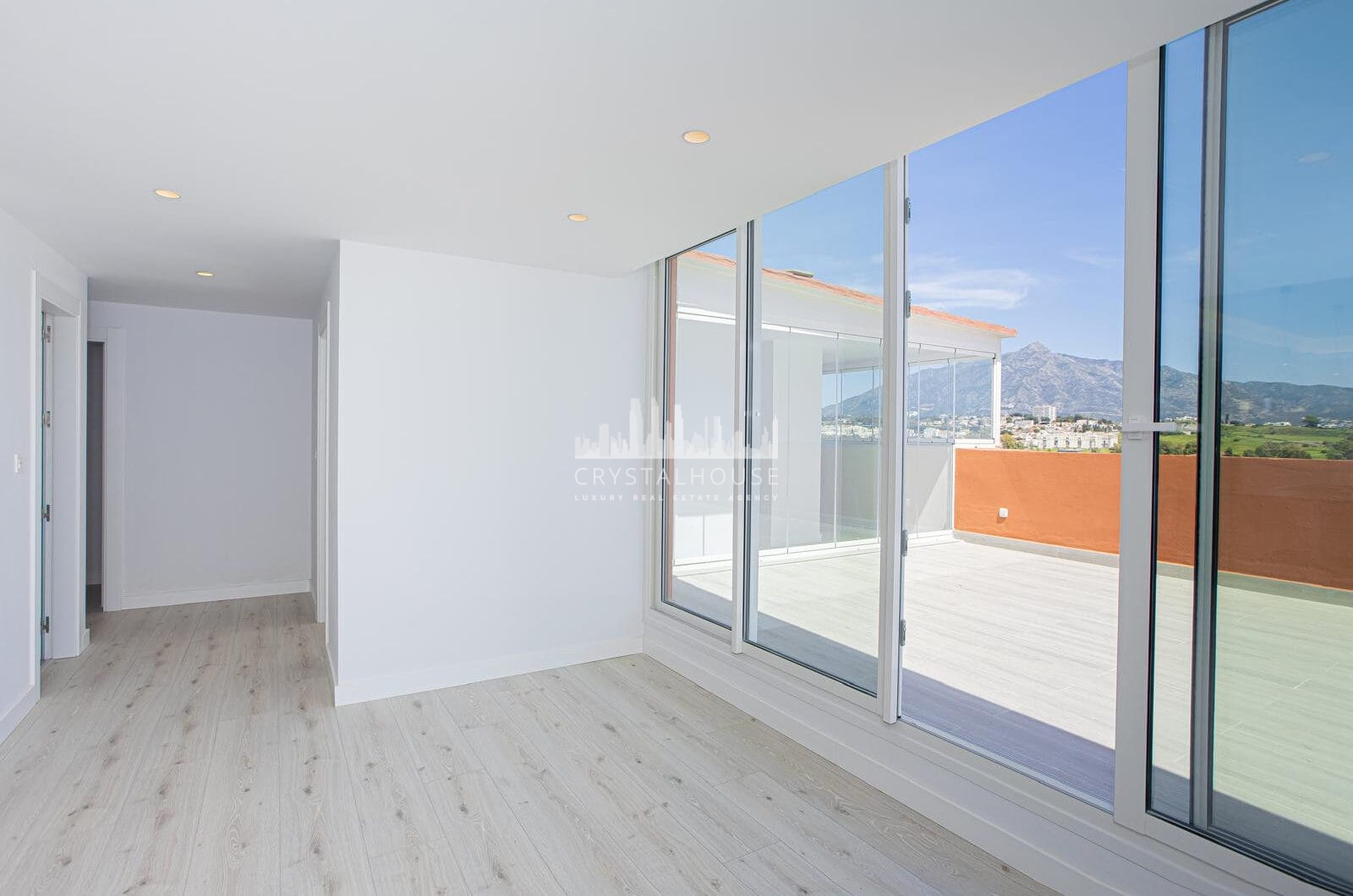 Renovated apartment with terrace and views, minutes from the beach in San Pedro.