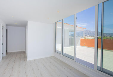 Renovated apartment with terrace and views, minutes from the beach in San Pedro.
