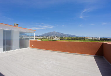 Renovated apartment with terrace and views, minutes from the beach in San Pedro.