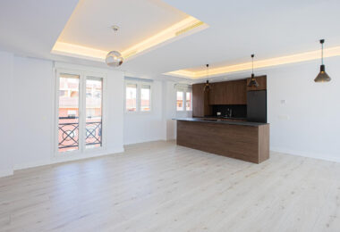 Renovated apartment with terrace and views, minutes from the beach in San Pedro.