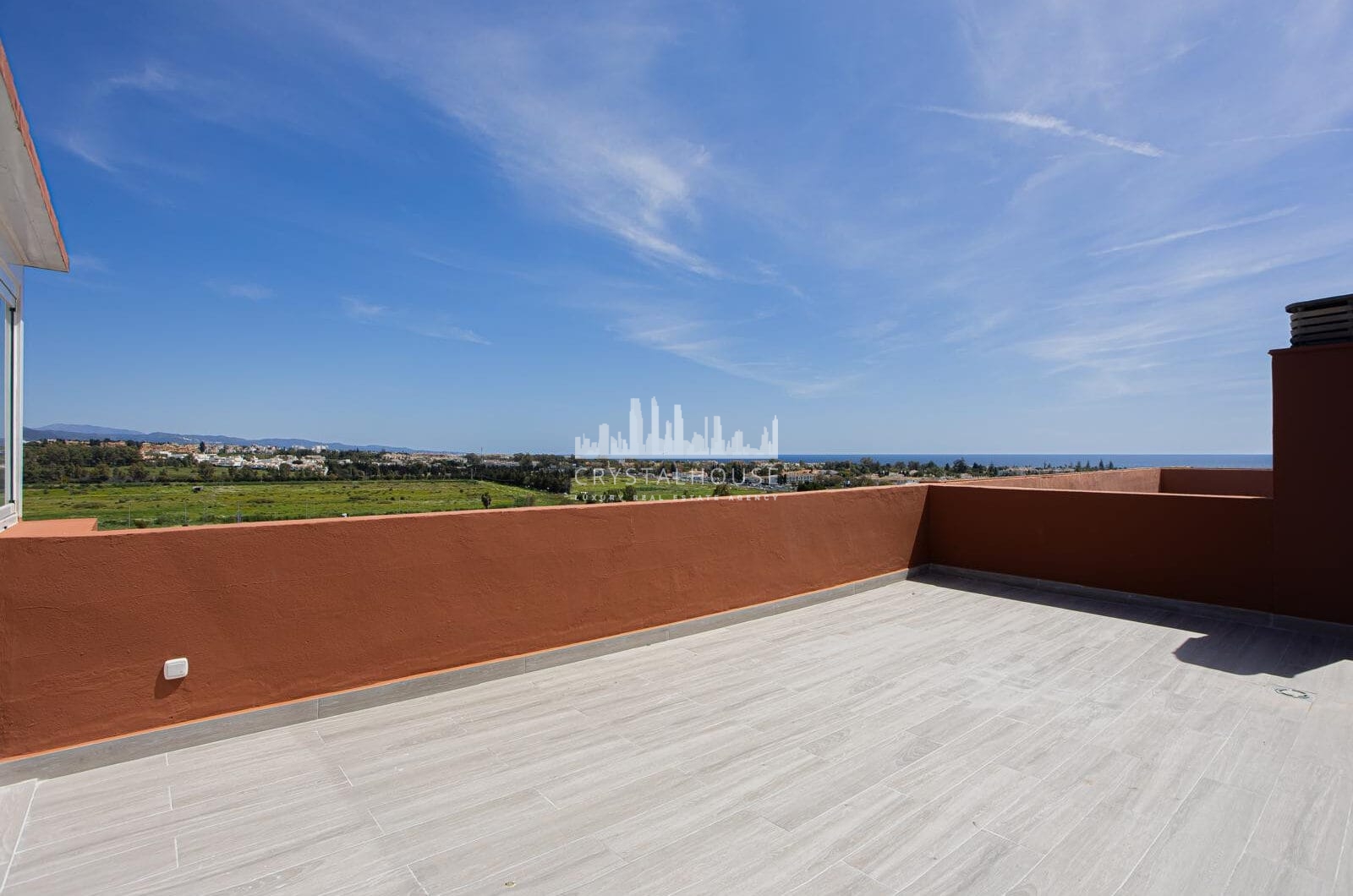 Renovated apartment with terrace and views, minutes from the beach in San Pedro.