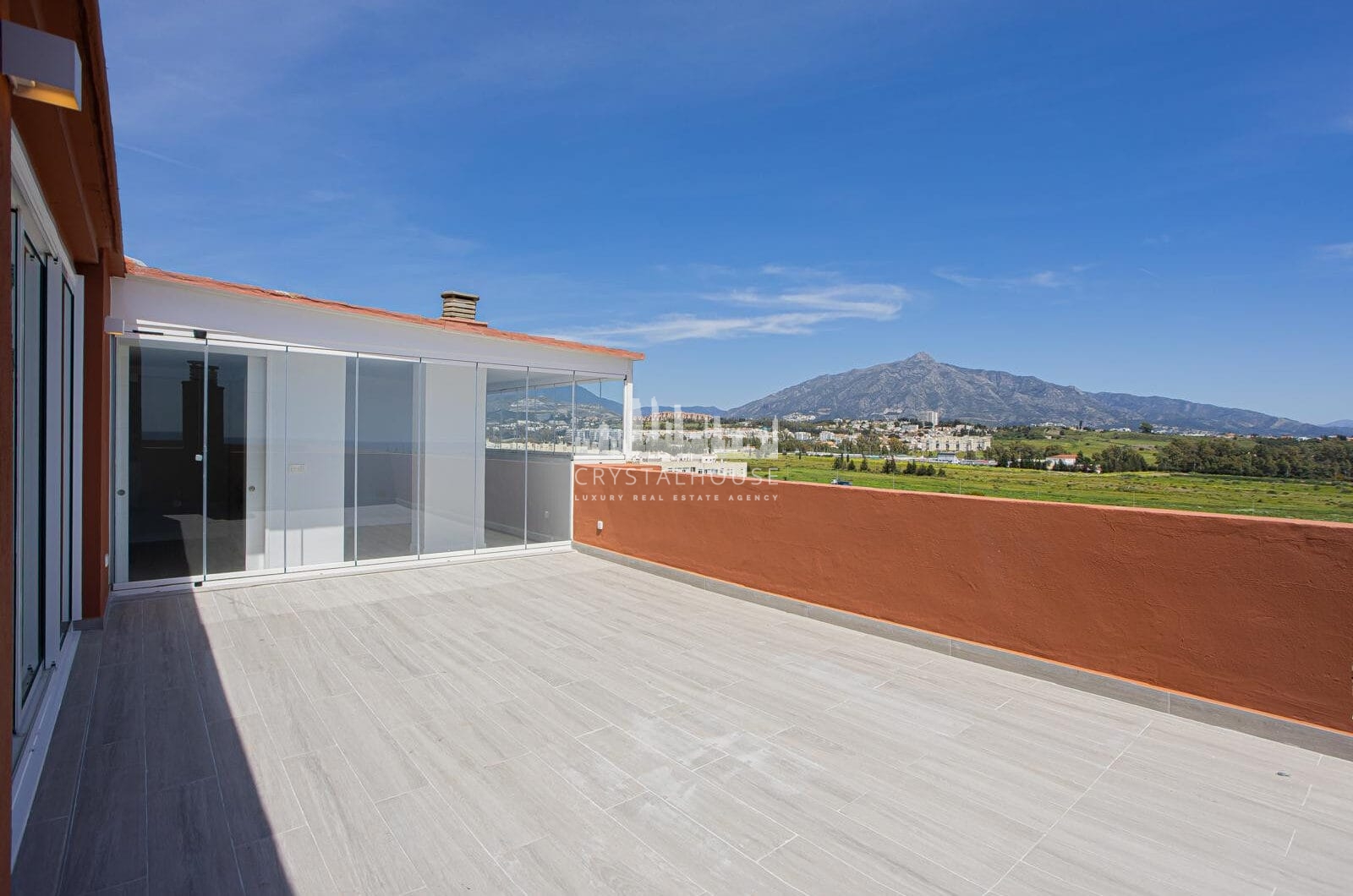 Renovated apartment with terrace and views, minutes from the beach in San Pedro.