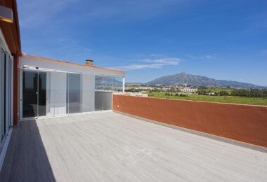 Renovated apartment with terrace and views, minutes from the beach in San Pedro.
