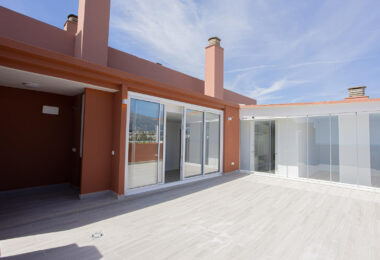 Renovated apartment with terrace and views, minutes from the beach in San Pedro.