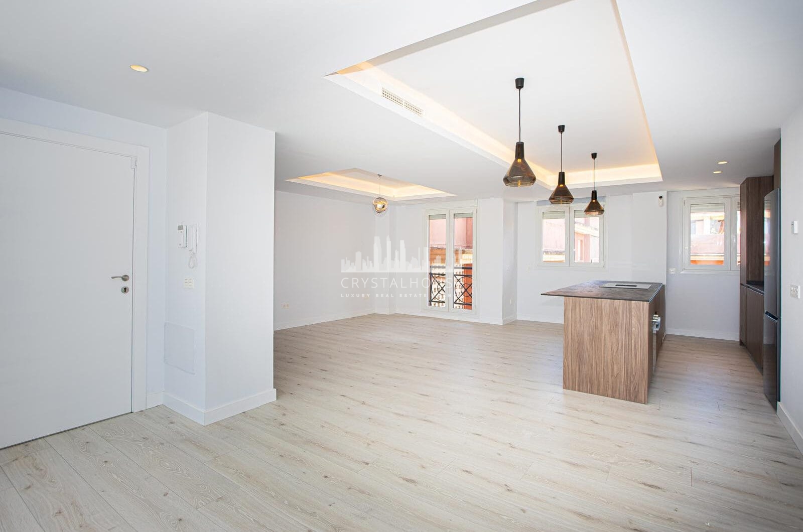 Renovated apartment with terrace and views, minutes from the beach in San Pedro.