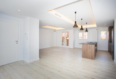 Renovated apartment with terrace and views, minutes from the beach in San Pedro.