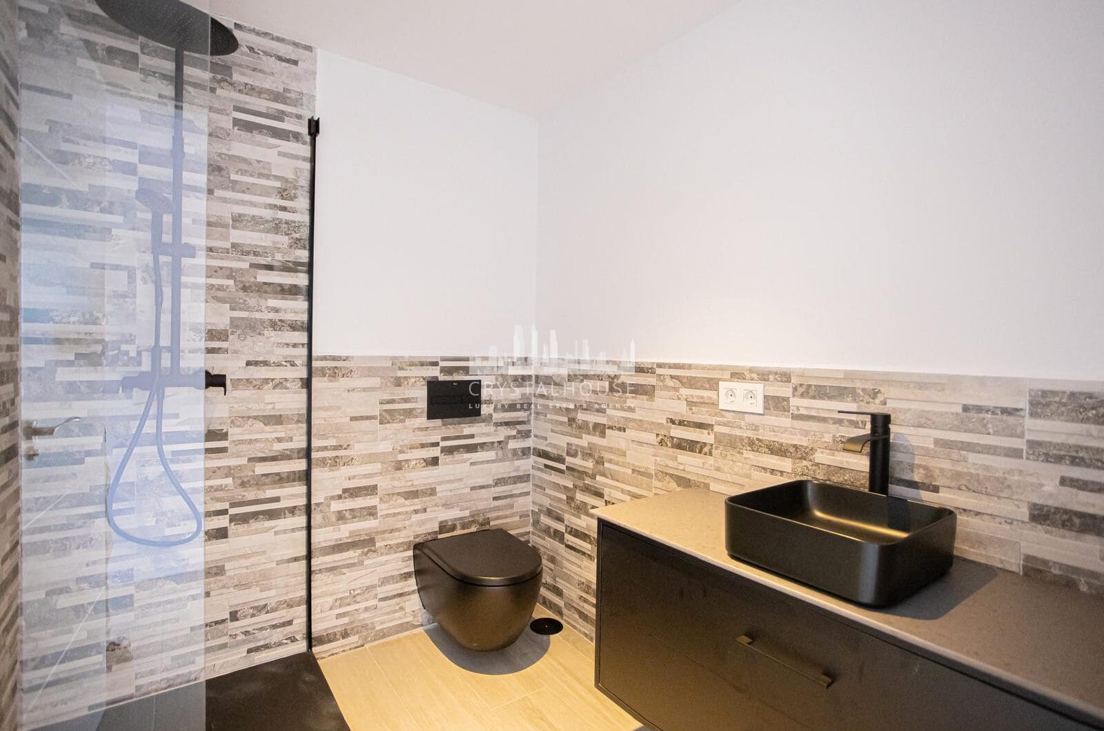 Renovated apartment with terrace and views, minutes from the beach in San Pedro.