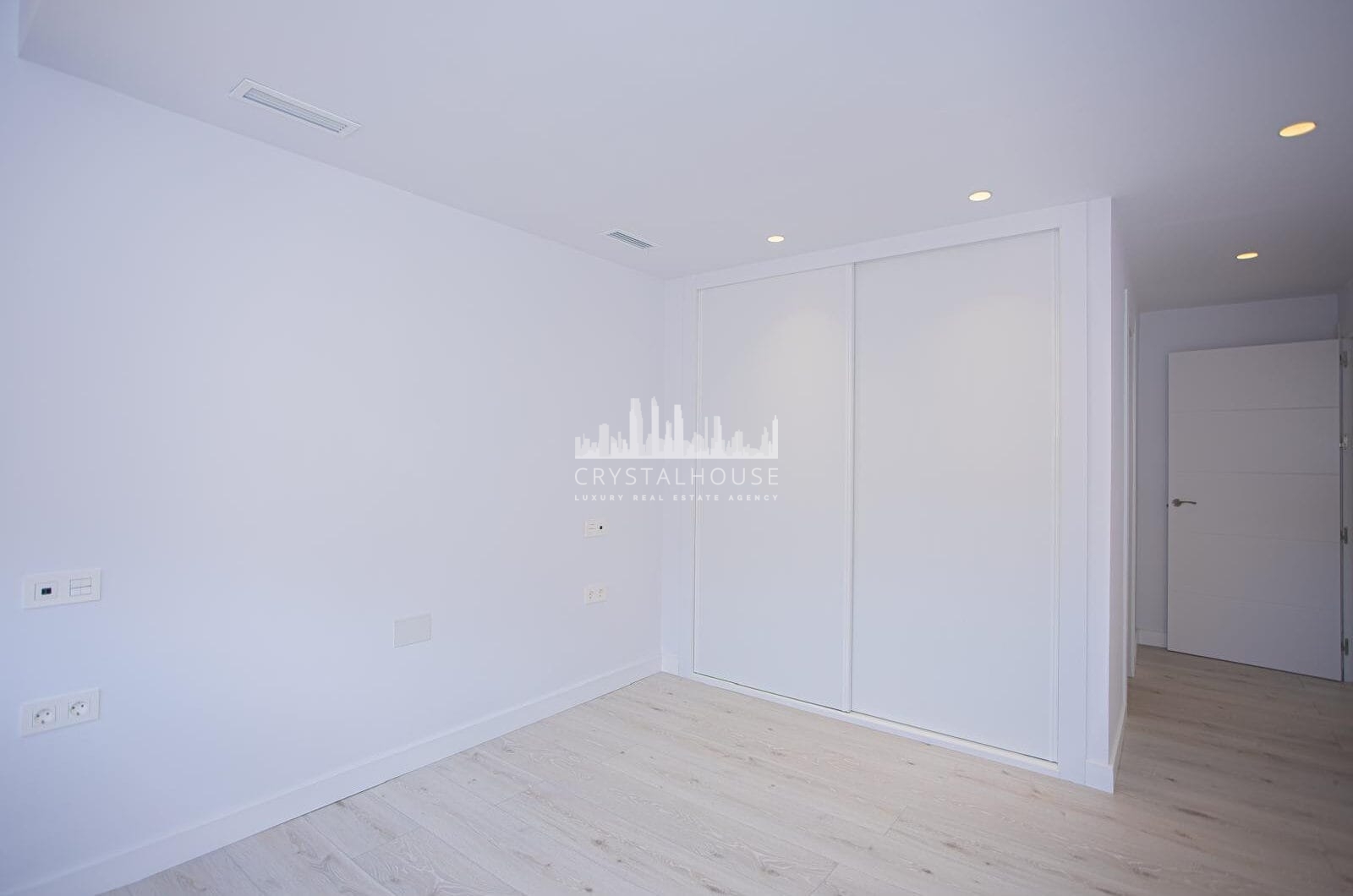 Renovated apartment with terrace and views, minutes from the beach in San Pedro.