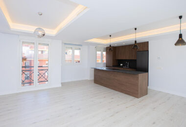 Renovated apartment with terrace and views, minutes from the beach in San Pedro.