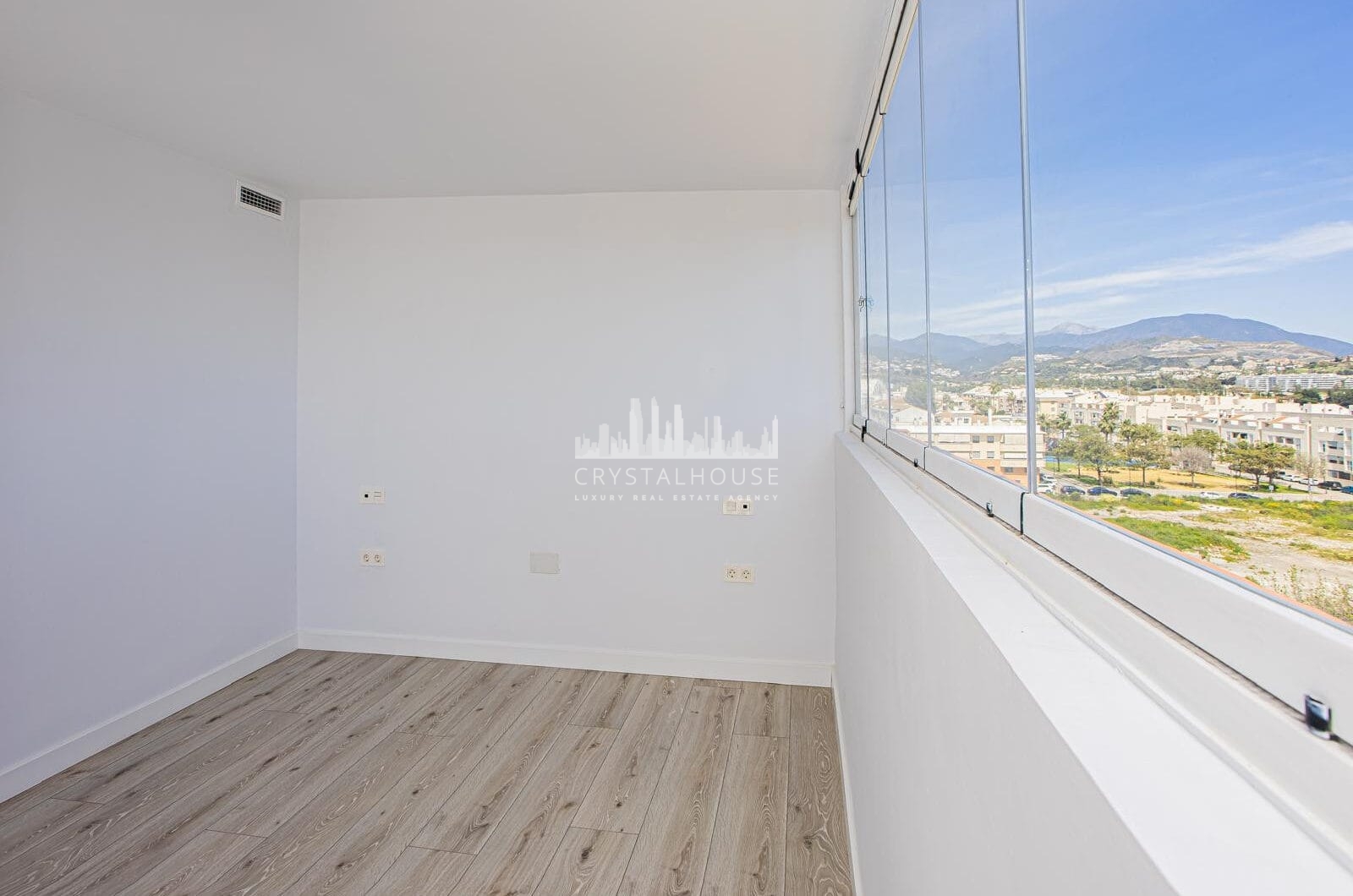 Renovated apartment with terrace and views, minutes from the beach in San Pedro.