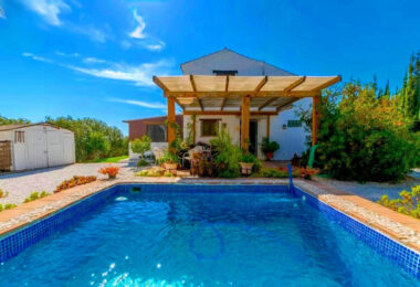 Dreaming property with sea views
