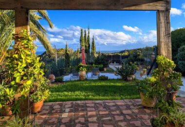 Dreaming property with sea views