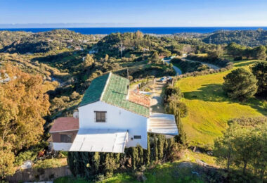 Dreaming property with sea views
