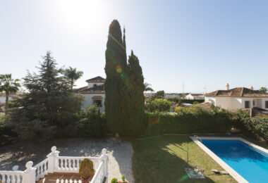 Traditional villa in Valdeolletas. Large house with a lot of potential