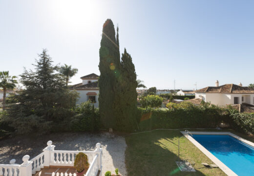 Traditional villa in Valdeolletas. Large house with a lot of potential