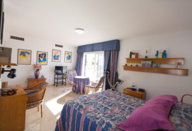 Traditional villa in Valdeolletas. Large house with a lot of potential