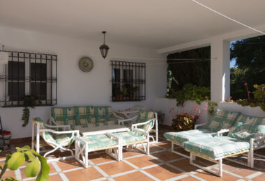 Traditional villa in Valdeolletas. Large house with a lot of potential