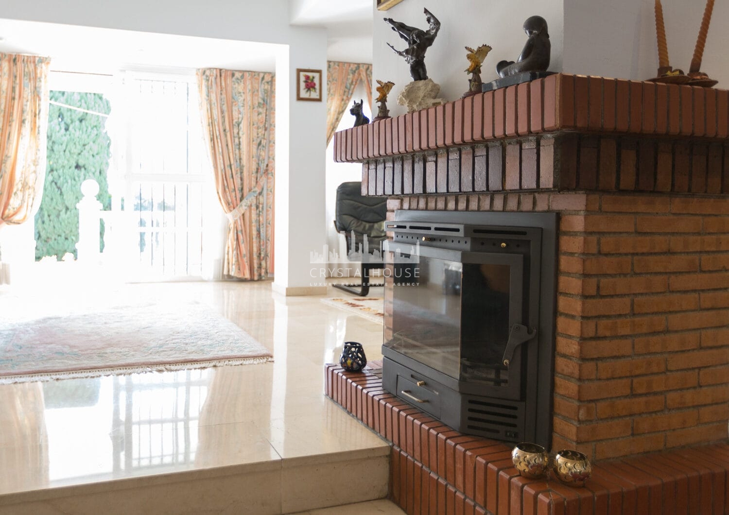 Traditional villa in Valdeolletas. Large house with a lot of potential