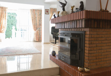 Traditional villa in Valdeolletas. Large house with a lot of potential
