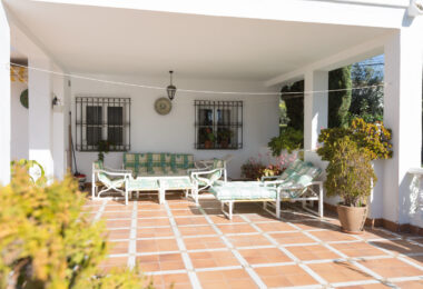 Traditional villa in Valdeolletas. Large house with a lot of potential