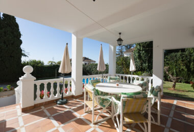 Traditional villa in Valdeolletas. Large house with a lot of potential