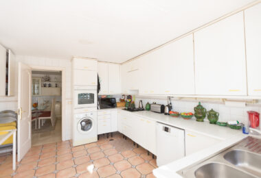 Traditional villa in Valdeolletas. Large house with a lot of potential