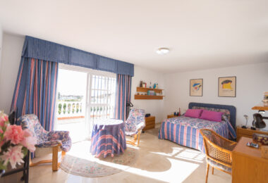 Traditional villa in Valdeolletas. Large house with a lot of potential