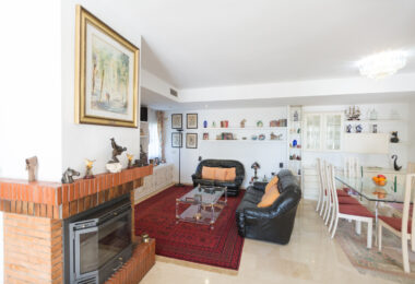 Traditional villa in Valdeolletas. Large house with a lot of potential