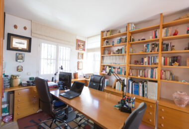 Traditional villa in Valdeolletas. Large house with a lot of potential