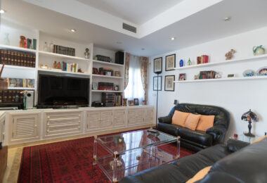 Traditional villa in Valdeolletas. Large house with a lot of potential